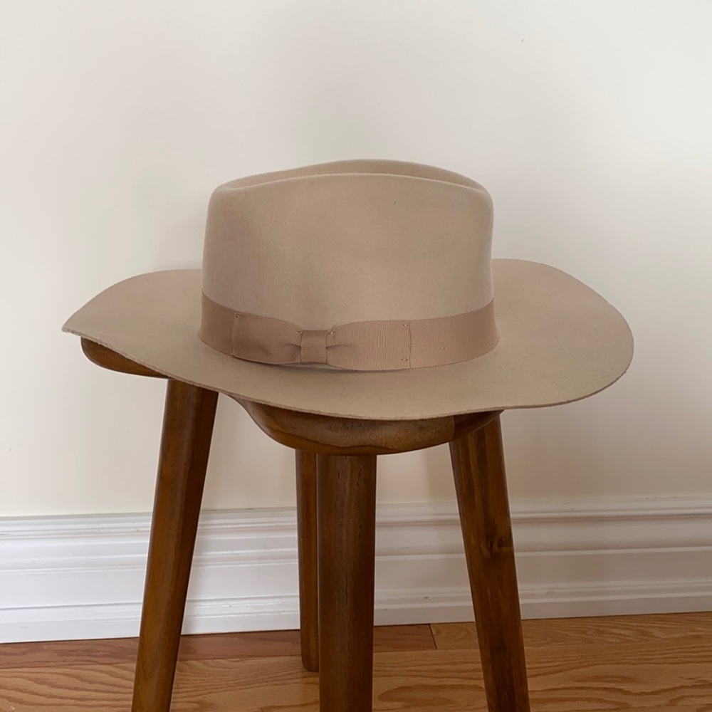 Urban Outfitters beige brimmed hat